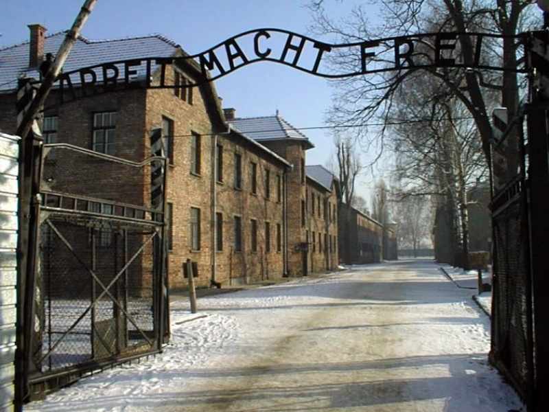 [Arbeit-macht-frei.jpg]