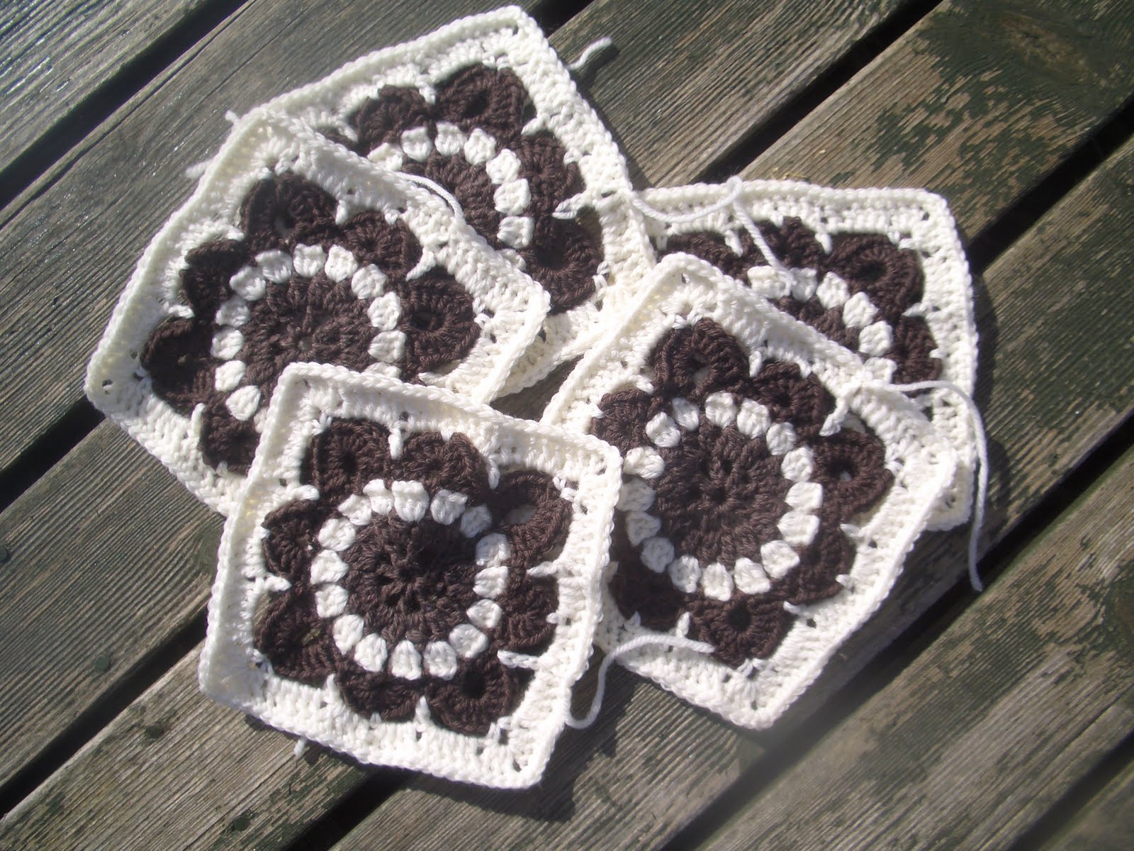 Bilde Av En Kosete Bestemors Heklet Teppe