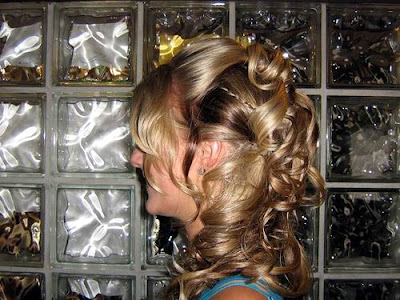 What a Romantic wedding hairstyle!This would be a great style for a beach