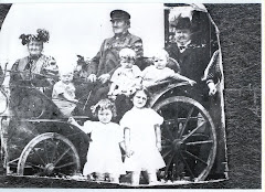 Niels Henriksen Kragh med kone og børn i deres hestevogn