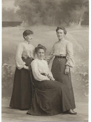 Elsebeth Frederiksen med kusiner omkring 1885