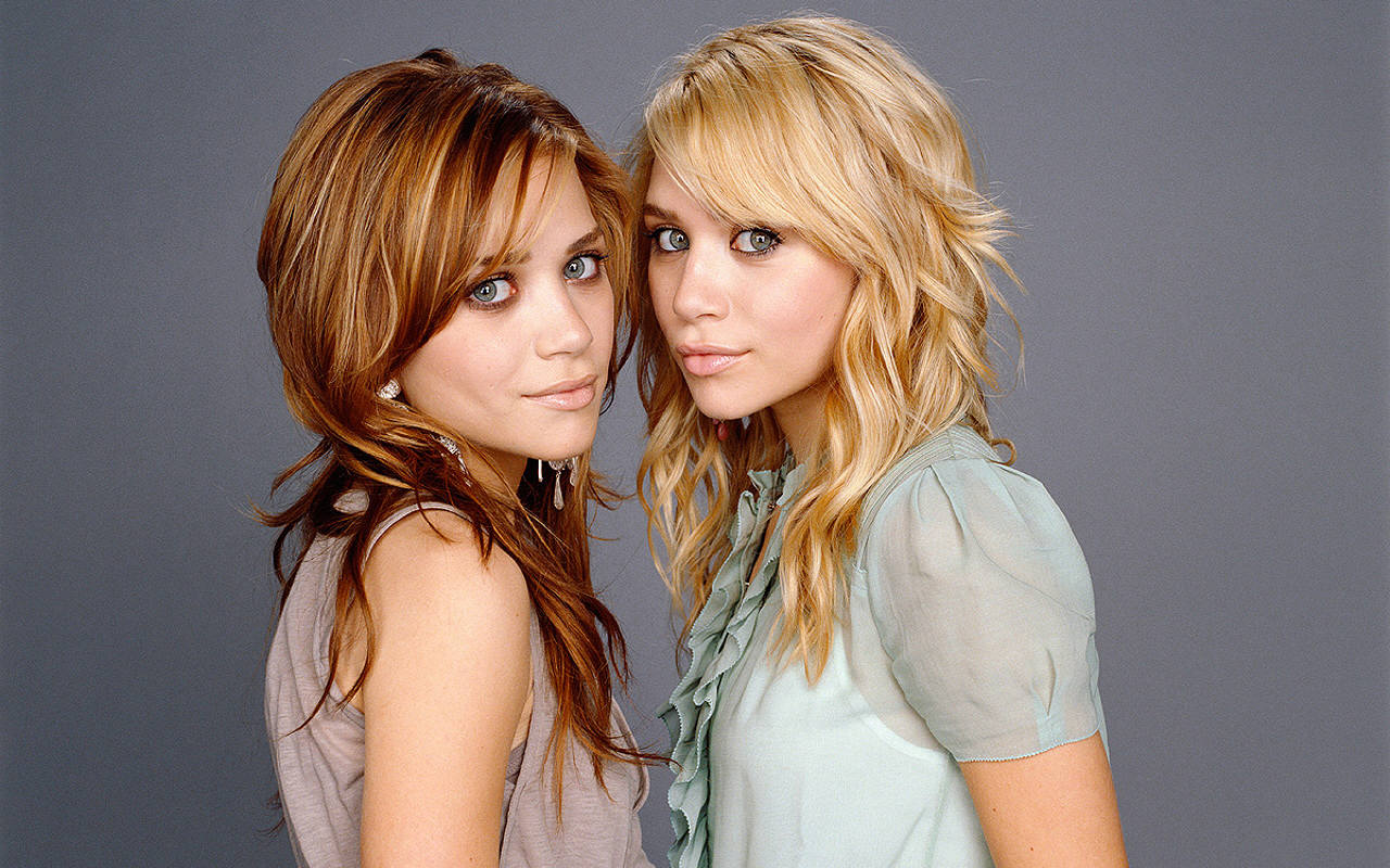 http://3.bp.blogspot.com/_a3WcXu1SZas/TG3kJ-BEisI/AAAAAAAAAUQ/7BVLaVOeoDM/s1600/Mary-Kate-Ashley-mary-kate-and-ashley-olsen-755815_1280_800.jpg