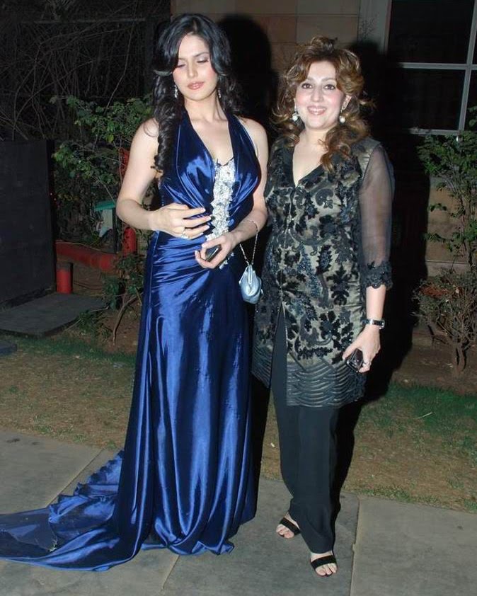 [Aishwarya-Sushmita-Zarine-Khan-Mugdha-at-GR-8-Women-Awards-13.jpg]