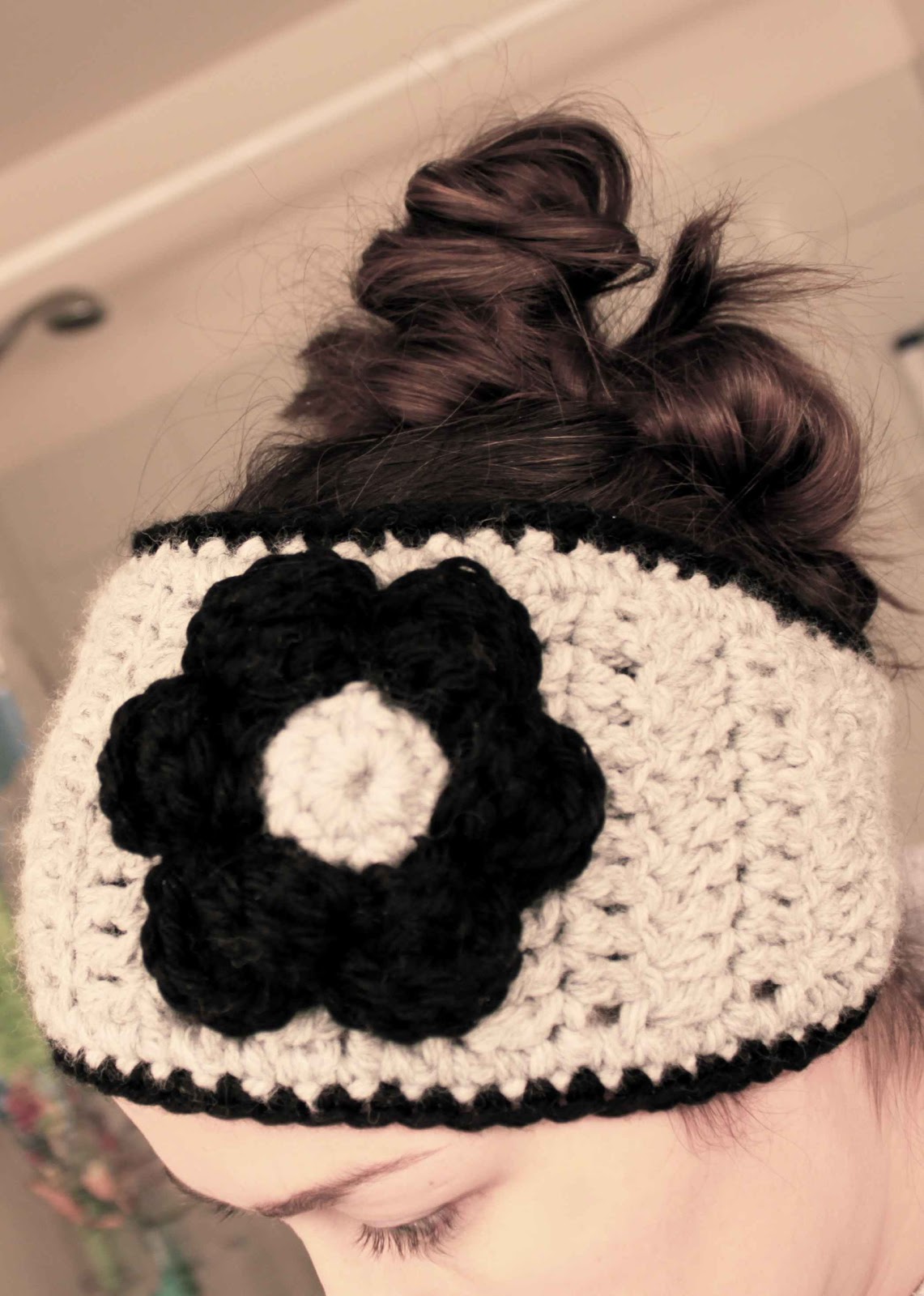 April Draven: Flower Headband Free Pattern