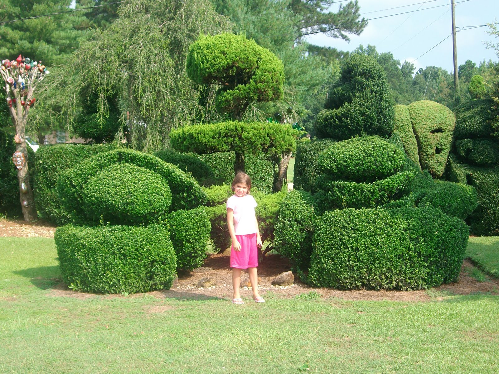 LUCKY 7 DESIGN THE PEARL FRYAR TOPIARY GARDEN