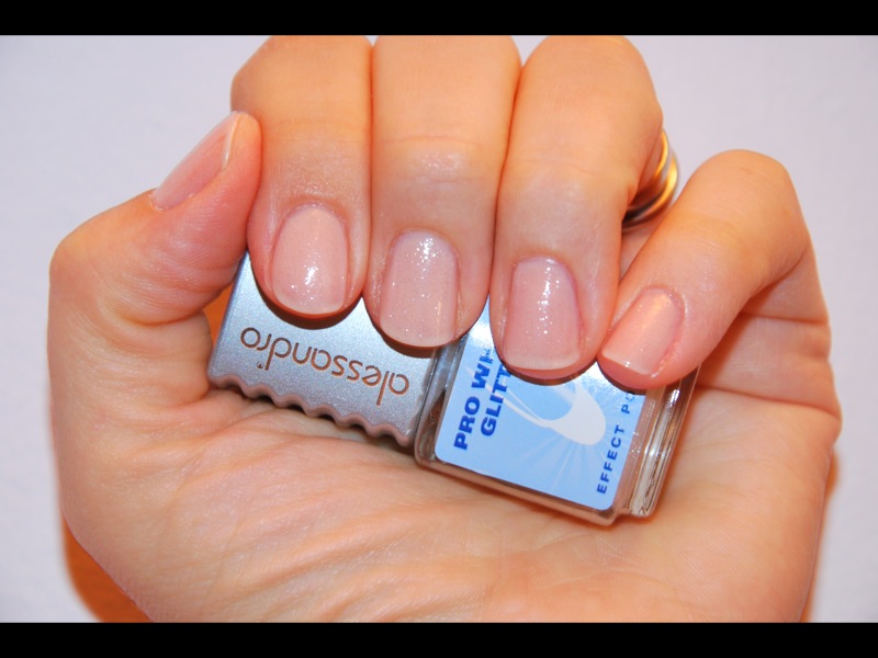 Schöne Nagellacke alessandro pro white glitter