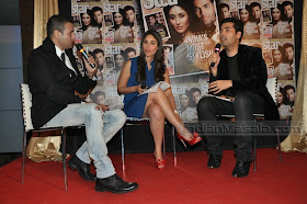 PURE MASALA BLOG:KAREENA KAPOOR Pics Hot Leg Show