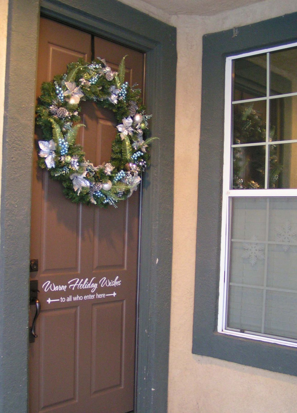 [12-17-08+Front+door+cropped.jpg]