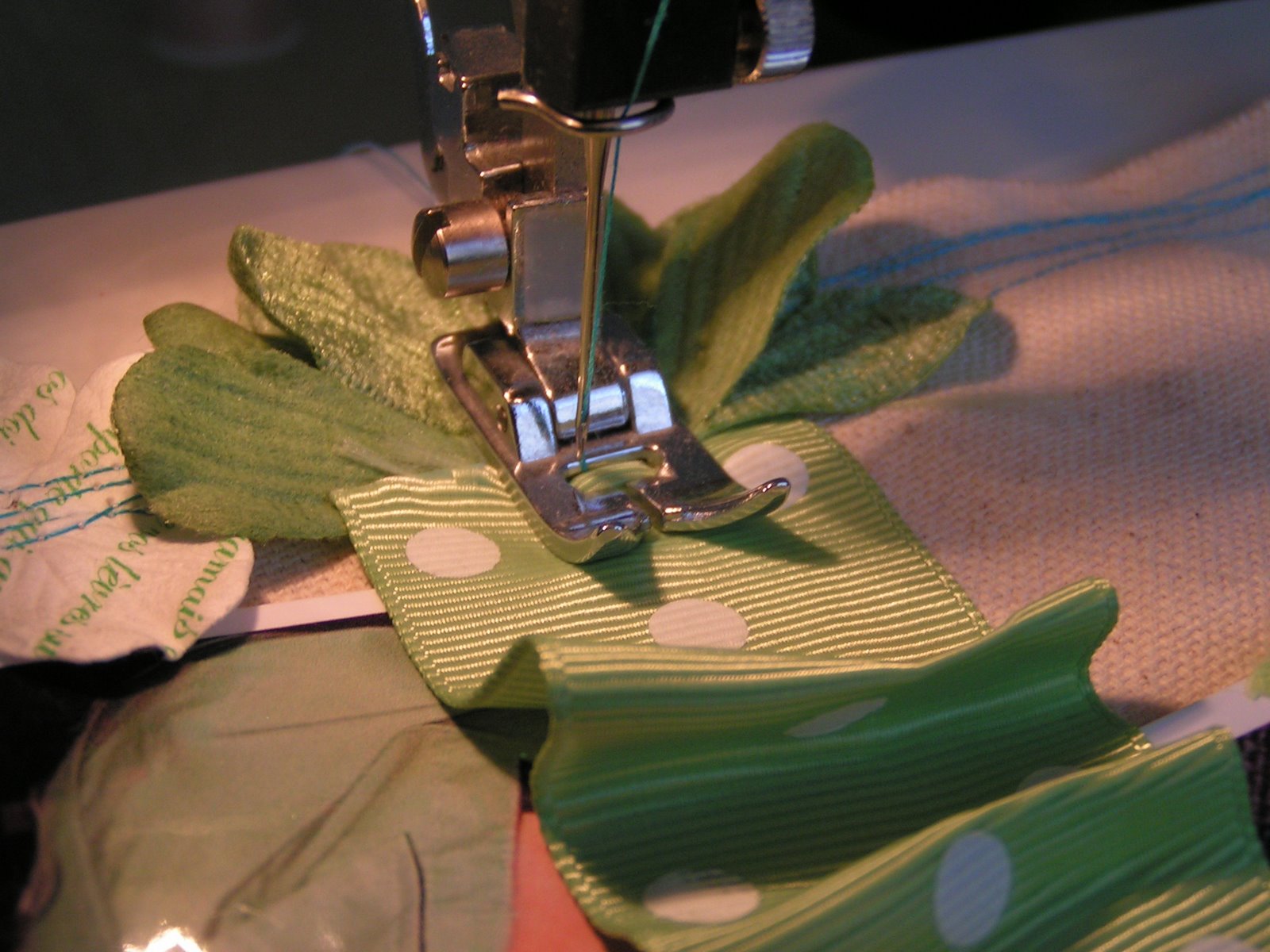 [4-18-09+Scrappy+Stuff+048.JPG]