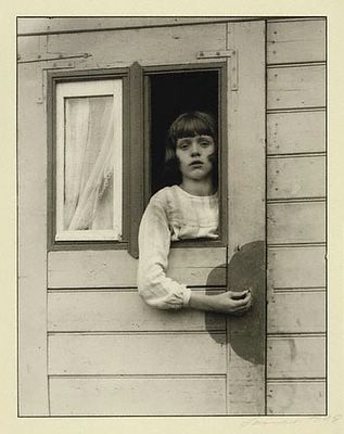 [august+sander+young+girl+in+a+circus+caravan+1929.jpg]