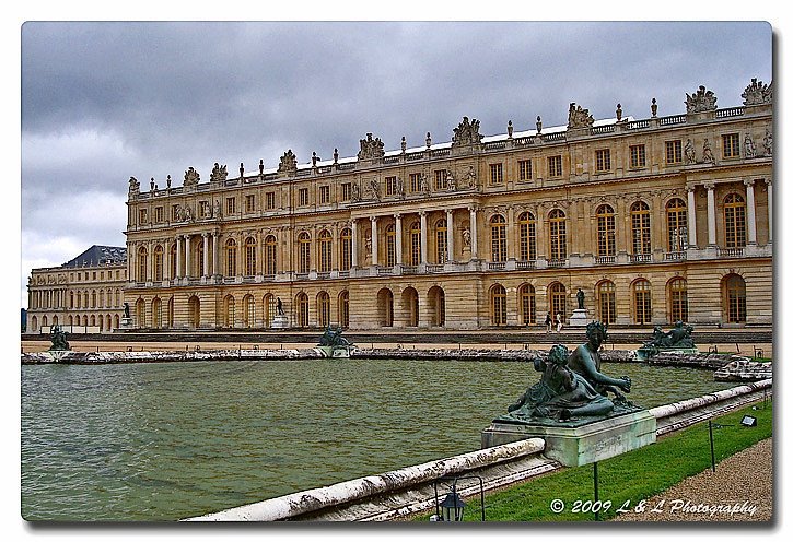 LE PALAIS DE VERSAILLES intelligence overview