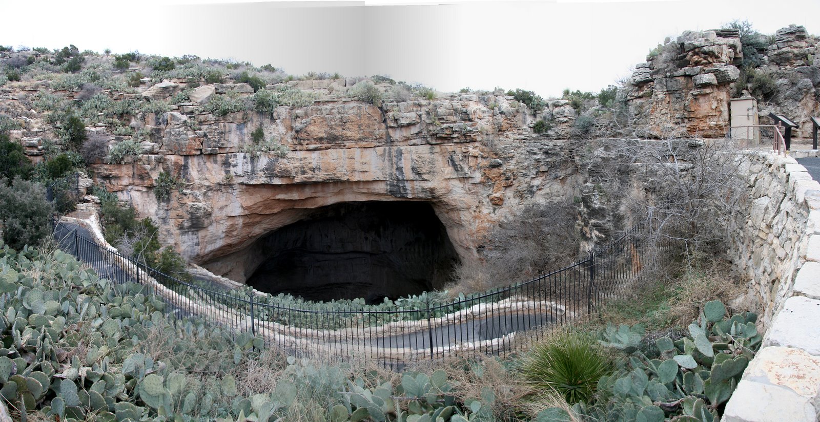 [carlsbad+caverns+natural+entrance+pano.jpg]