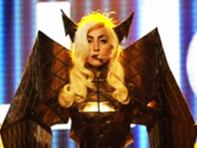 Cantora profana Lady Gaga ressuscita Jesus para clonagem em novo clipe