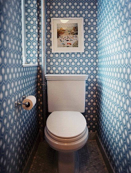 [lonny-magazine-bathroom-wallpaper.png]