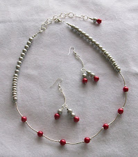Cod col 2252 collar de perlas en tonos gris y rojos