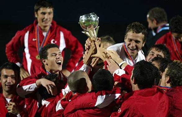 [turkey_u17_champs-2005_05_16-03_02_47.jpg]