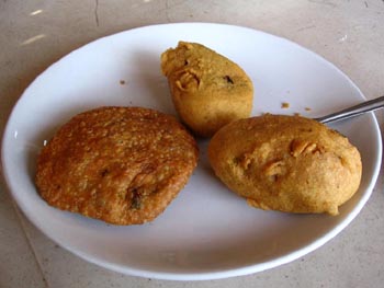 [jodhpur(cuisine)kachori+copy.jpg]