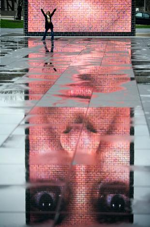 [041207_reflecting_art_520c.jpg]
