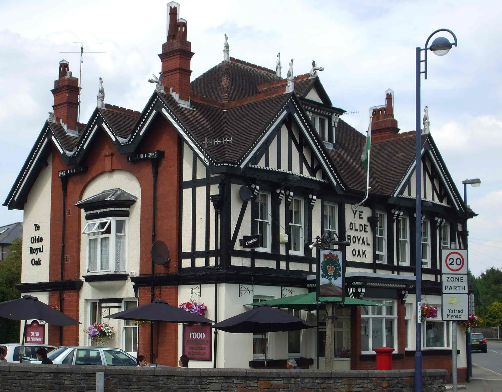 Brew Wales Royal Oak, Ystrad Mynach