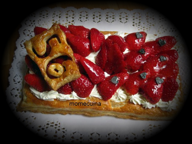tarta de hojaldre con nata fresas o fresones ,modo tradiconal y con thermomix