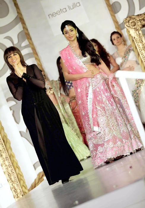 shriya saran on rfor bridal fashion week hot images