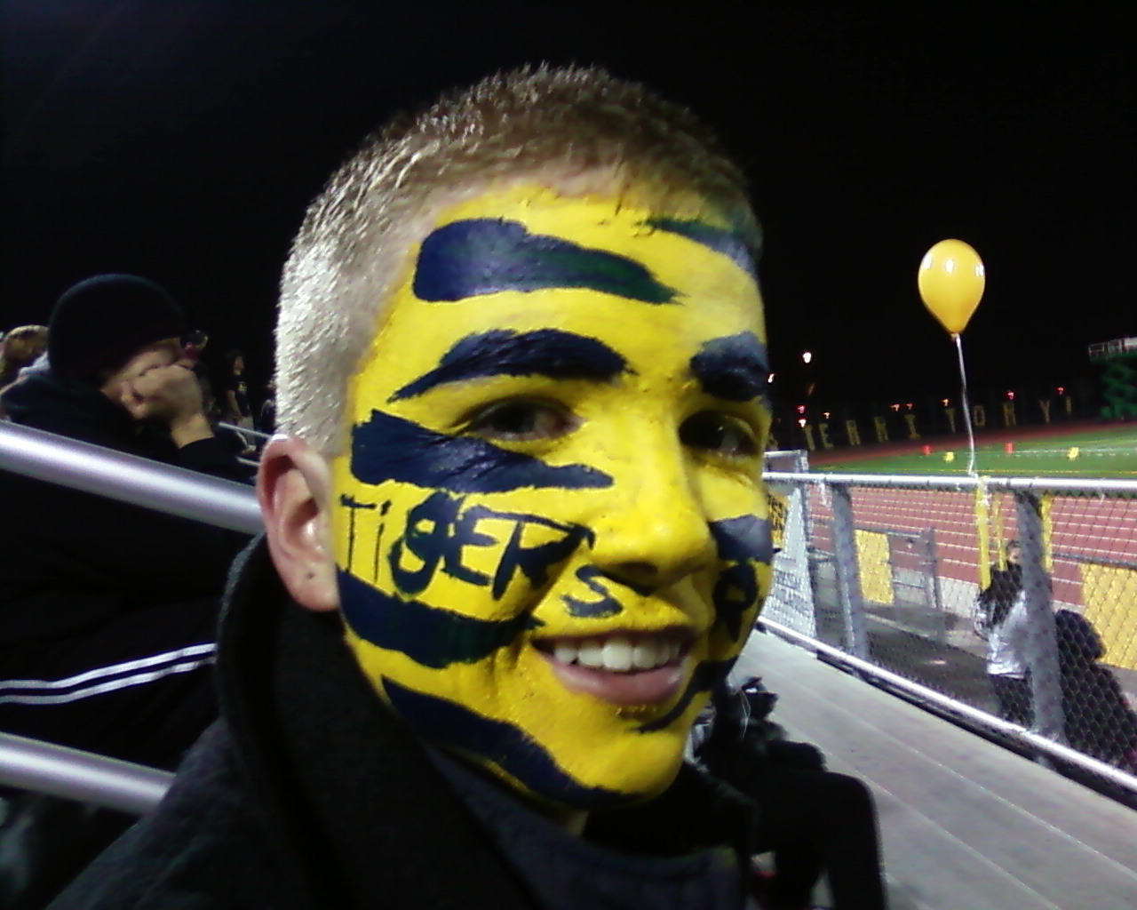 [Dylan+at+IHS+game.jpg]