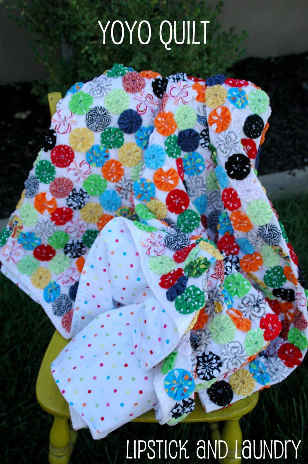 Lipstick and Laundry YoYo Quilt