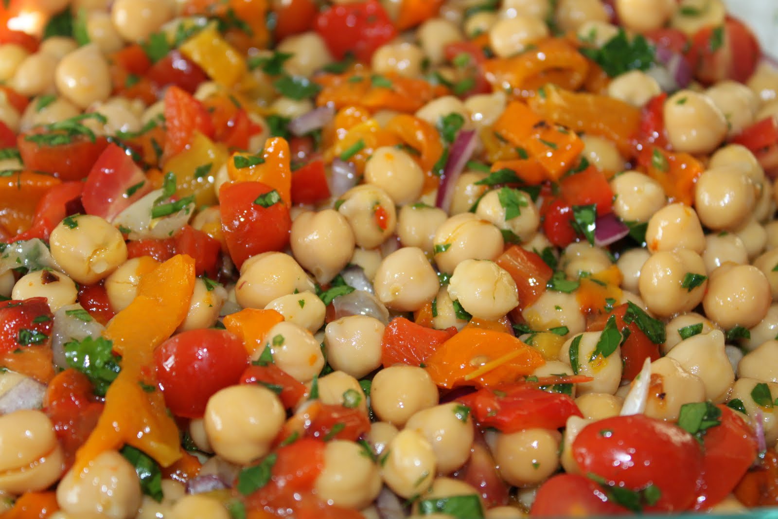 Volta ao Mundo Restaurante Salada de Grão de Bico com Pimentão