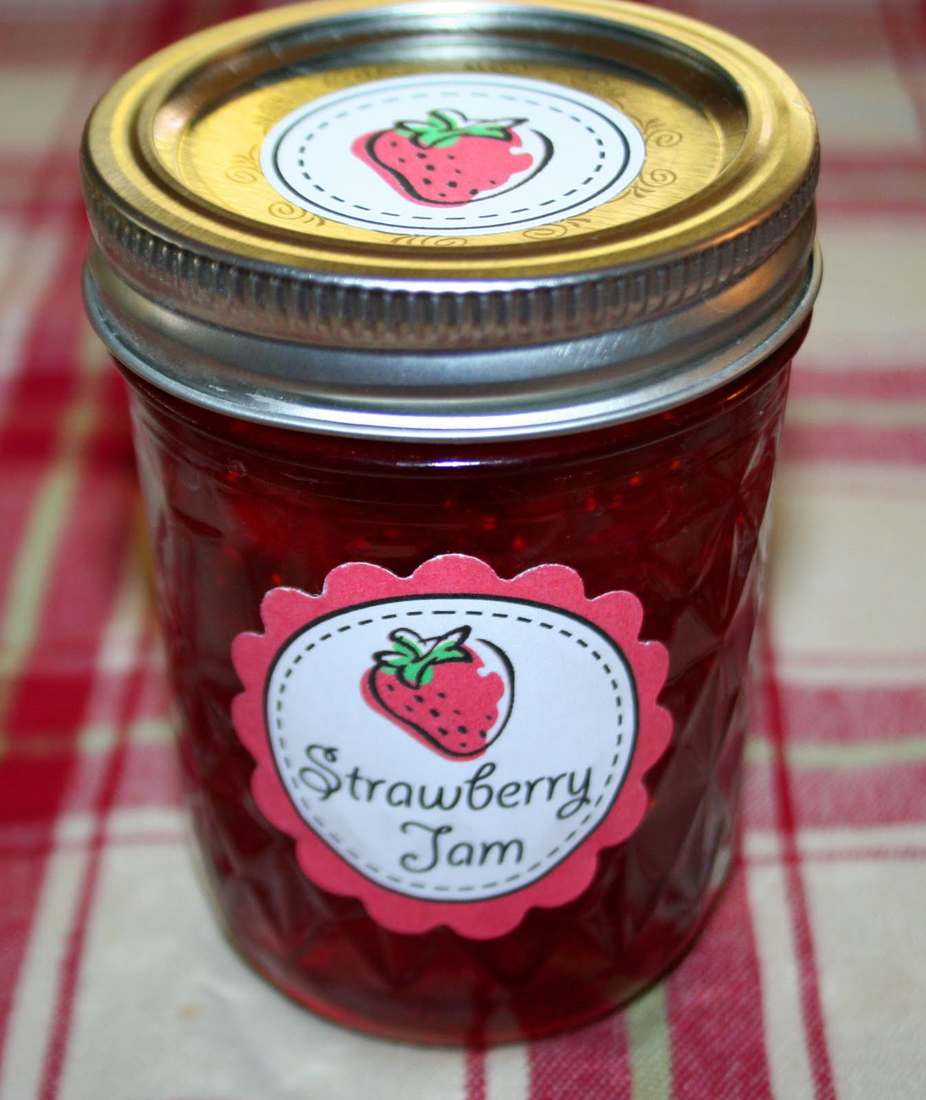 craft-sew-create-strawberry-jam-and-free-printable-labels