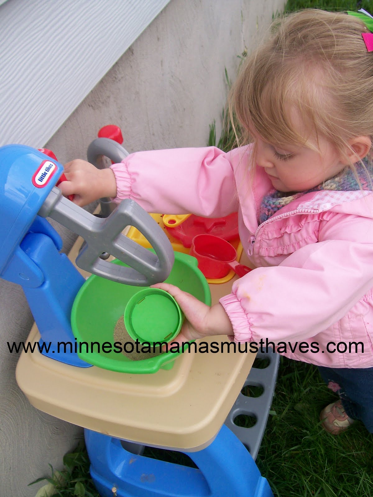 little tikes makin mud pies