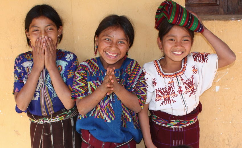 [Chajul+petites+filles+riant+Guatemala+145.jpg]