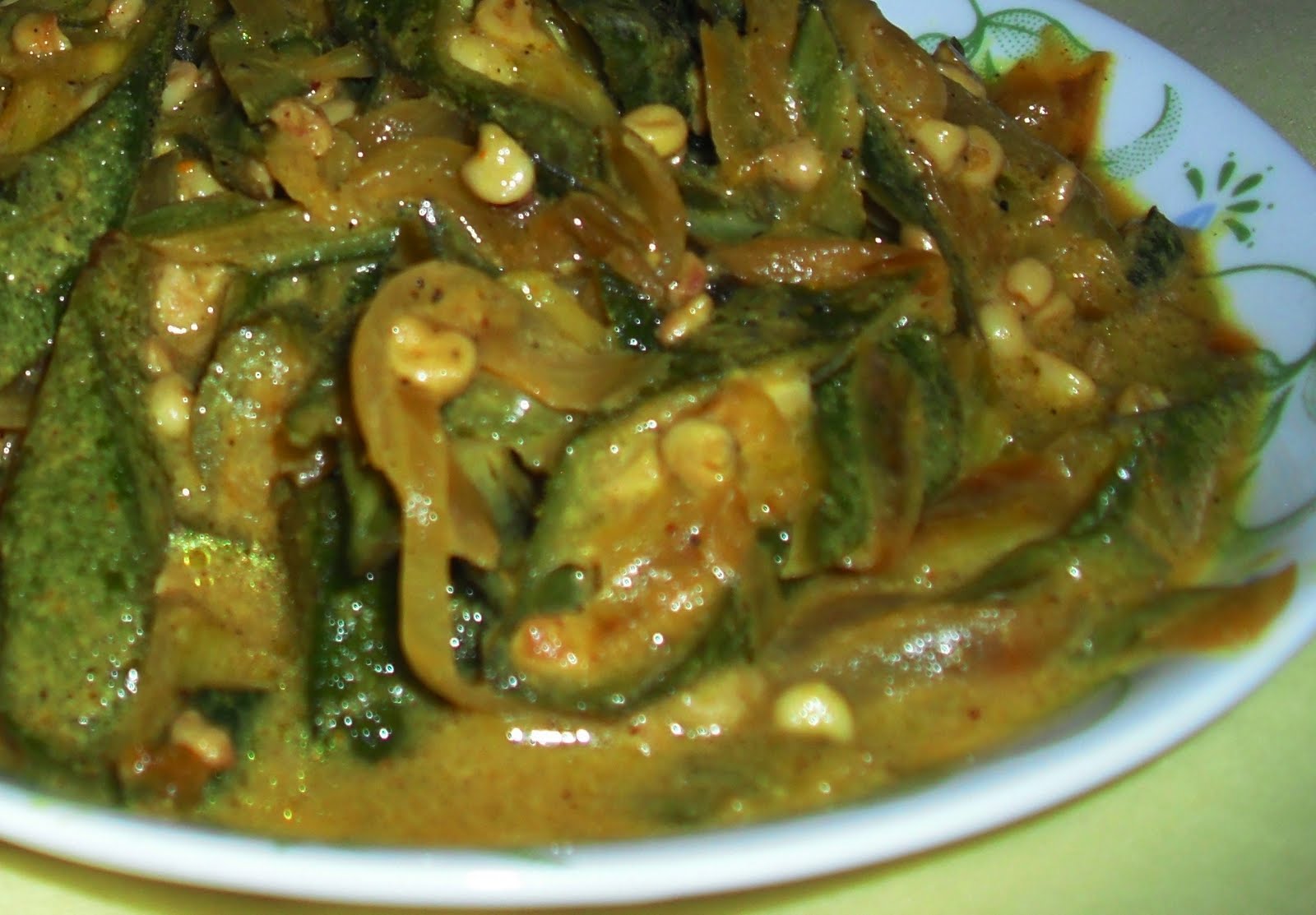 ROSHAN's CUCINA Ladies Finger Creamy Curry