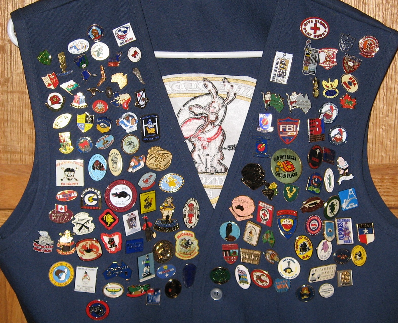 Rugby Dog Golden Oldies Rugby Pin/Badge Collecting