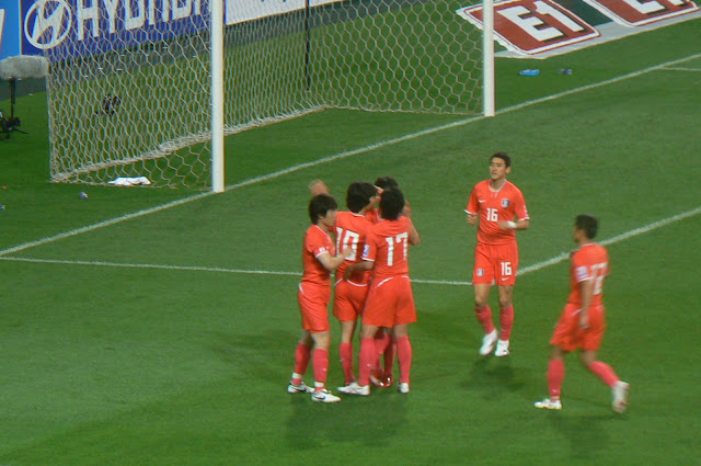 Korean players congratulate Park Chu-young on his penalty