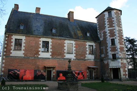 [La+Riche+chateau+du+Plessis-les-Tours.jpg]