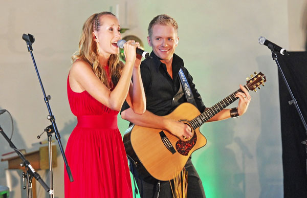[peter_matilda_gitarr.jpg]