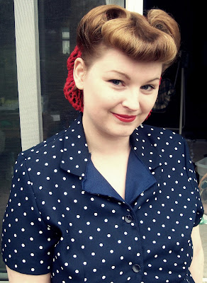 easy step by step victory rolls vintage pin up hair tutoria