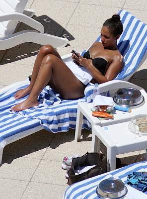 Celebrities in Bikini: Alicia Keys sexy bikini pictures