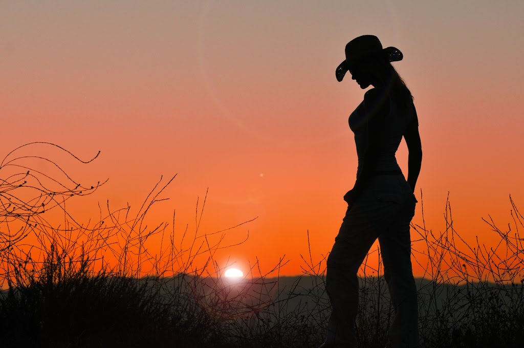 14 Beautiful Examples Of Sexy Silhouette Photography Design