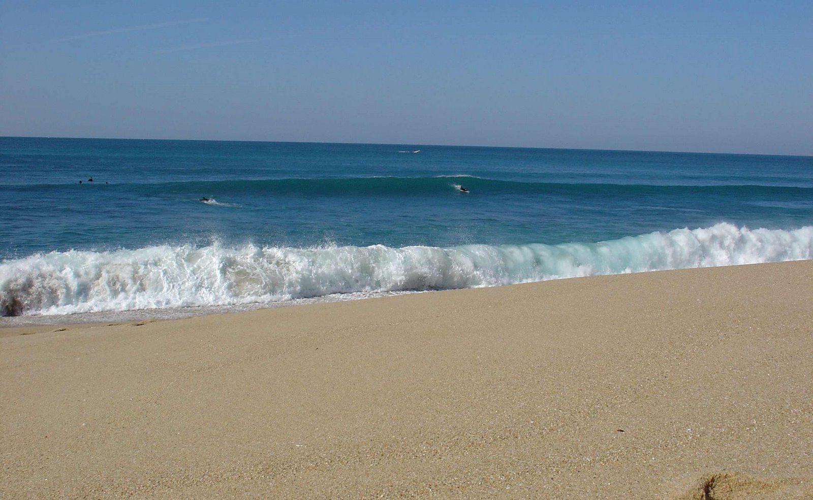 [onda+após+onda.jpg]