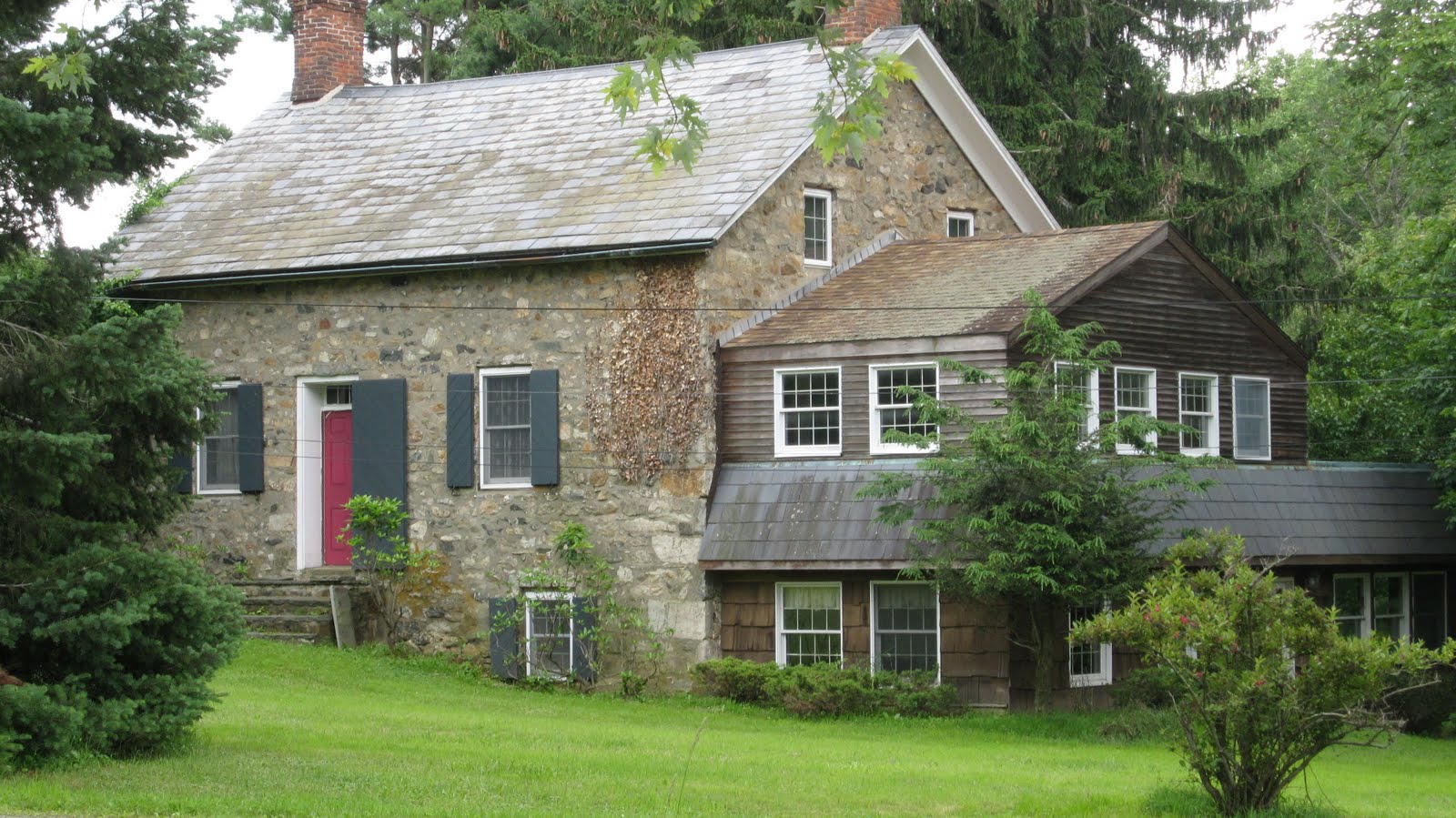 Old house next to river. картинки old house. заброшенный дом сша 1890е. The houses is old. Clare old house uk 1895.