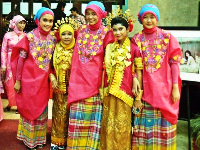 seragam pendamping pengantin 