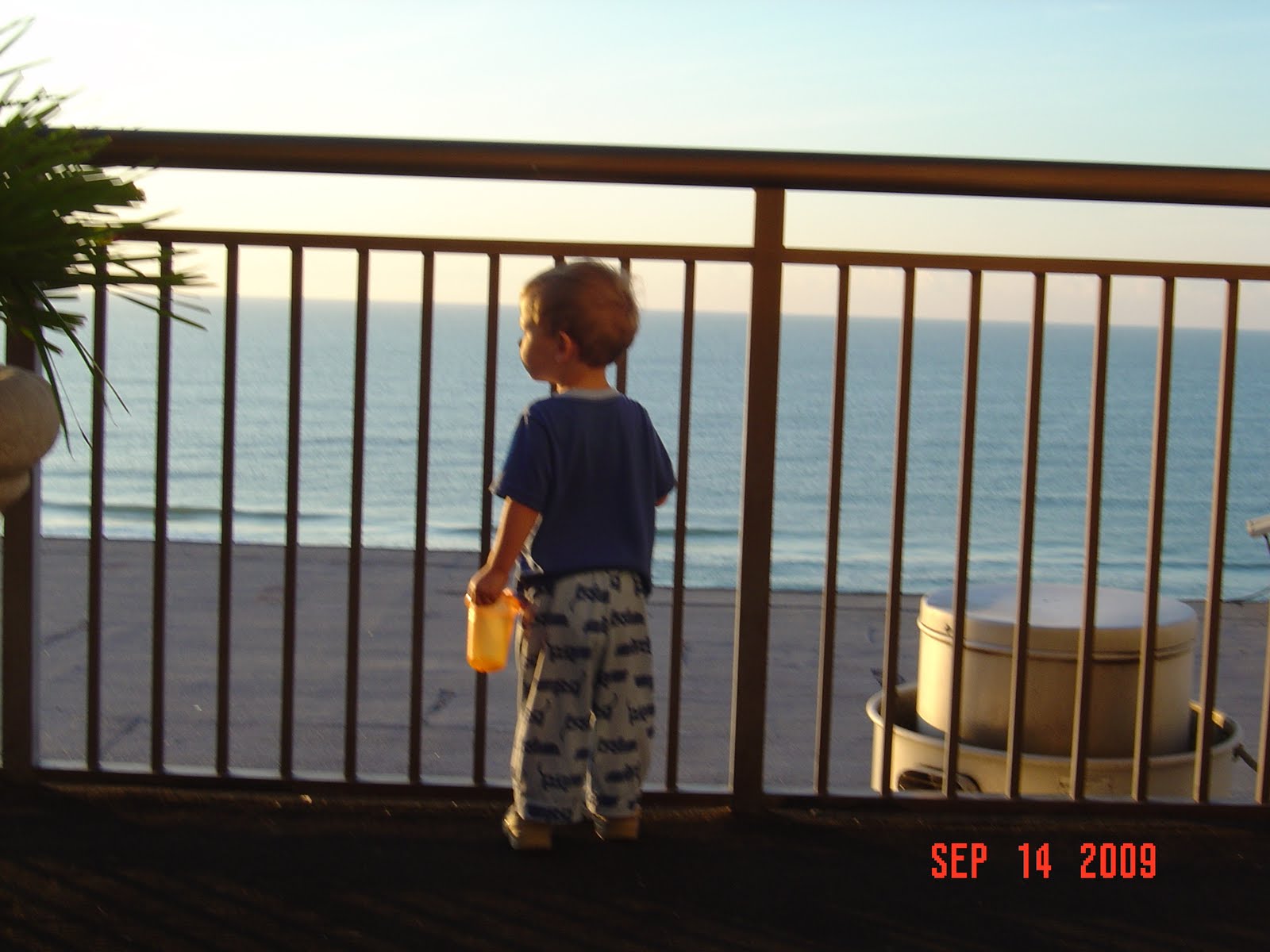 [Evan--September--Beach+09+020.jpg]