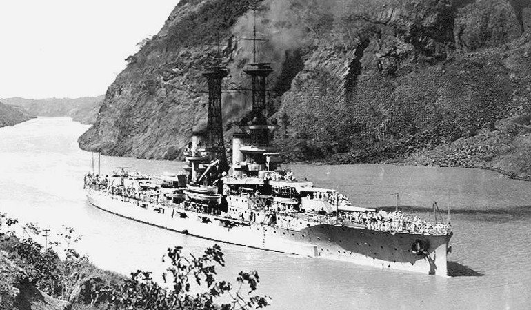 [USS+North+Dakota+in+Panama+Canal.jpg]