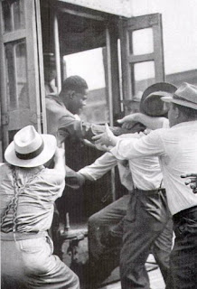 detroit-1943-race-riot-black-man-white-mob-racism