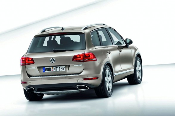 [2011+Volkswagen+Touareg+Hybrid-7.jpg]