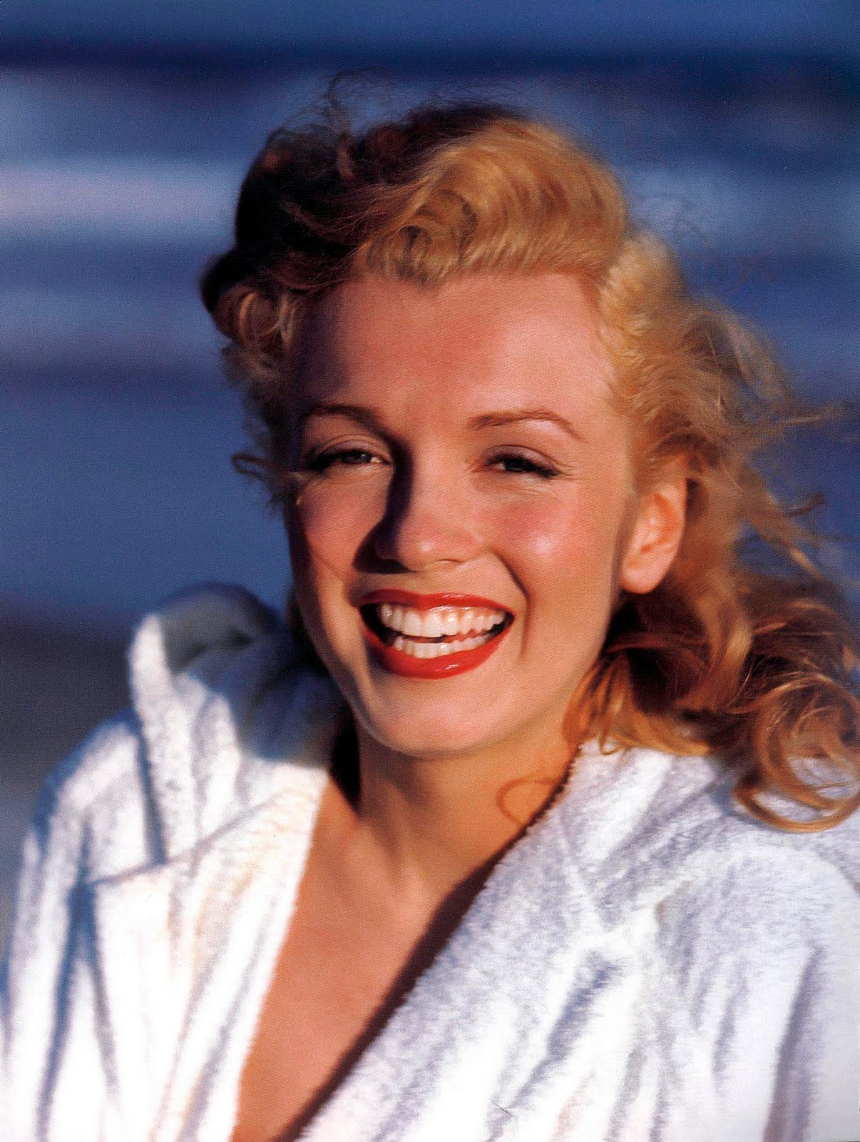 Celebrity Fashion Styles: Marilyn Monroe Beach Photo Shoot