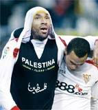 لاعب مالي يتضامن مع غزة بكتابة اسم فلسطين علي فانلته في مباراة بكأس إسبانيا