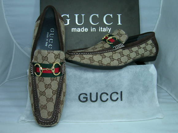 Gucci надпись
