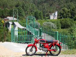 Honda CD50,ponte de acesso a casa,estrada para Pessegueiro do Vouga